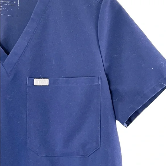 FIGS | Blue v-neck short sleeve technician medical scrubs shirt size med… - Picture 4 of 8